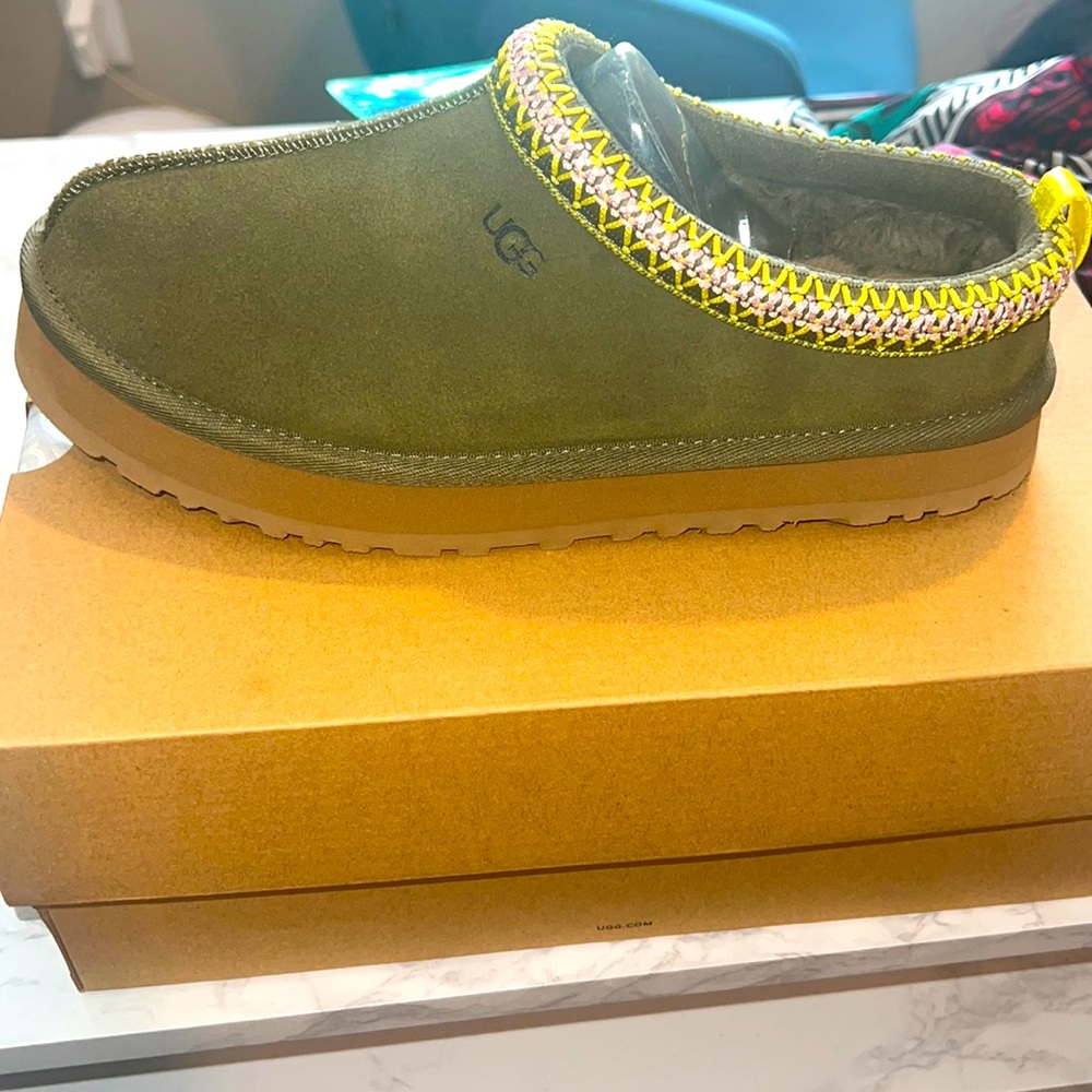 BRAND NEW UGG TAZZ